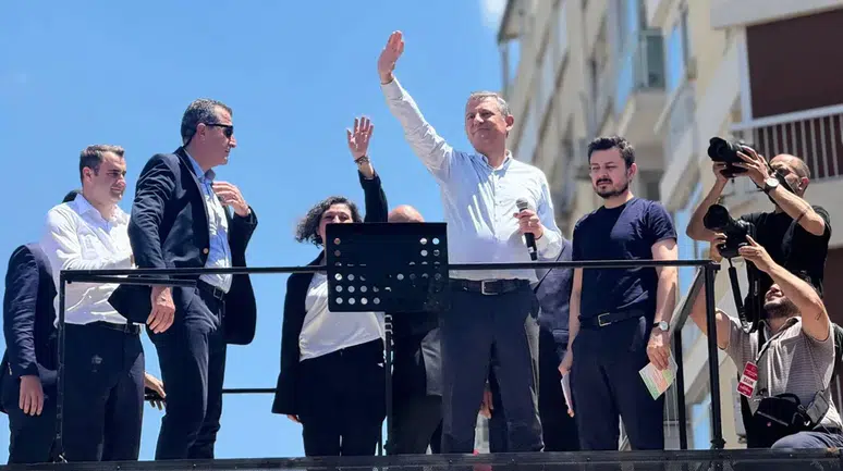 Özgür Özel’den Kılıçdaroğlu’na çağrı: “2 milyon CHP’li genel başkanı seçsin”