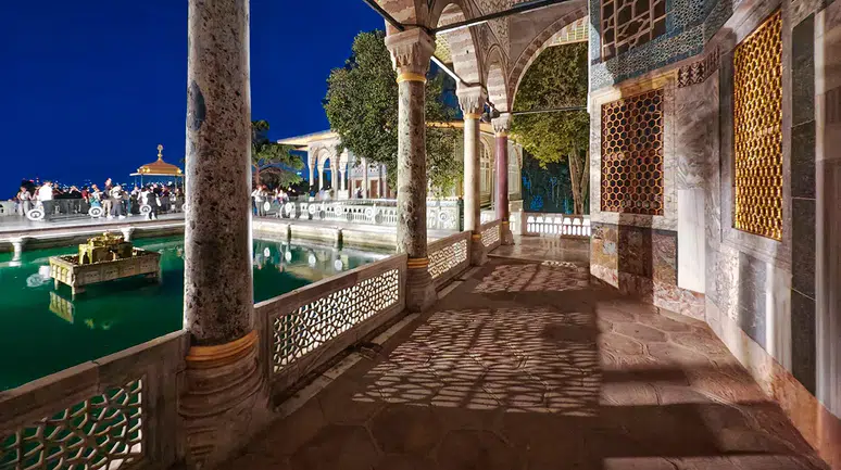 Topkapı Sarayı'nda gece ziyaretleri dönemi yeniden başladı