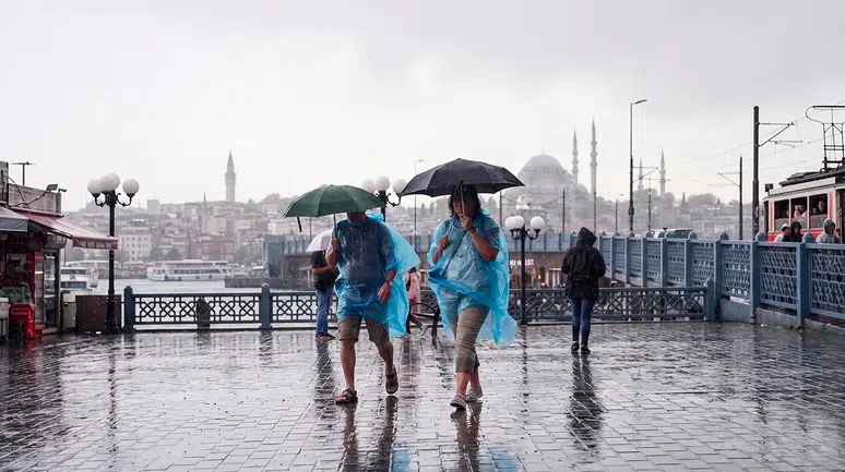 Yaza kısa bir mola: Meteoroloji'den 30 il için 'sarı kod'lu kuvvetli yağış uyarısı