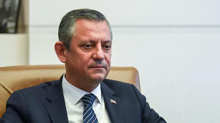 Özgür Özel’den yeni parti iddialarına yanıt: “Bu parti öyle kolay bırakılmaz, seçmenin duygularını doğru okuyorum”