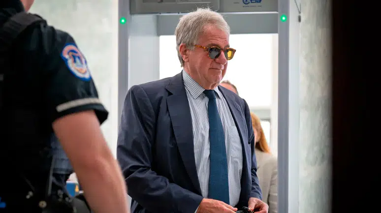 Epstein soruşturmasında kriz: Milyarder iş insanı ifadeyi yarıda bırakıp salonu terk etti