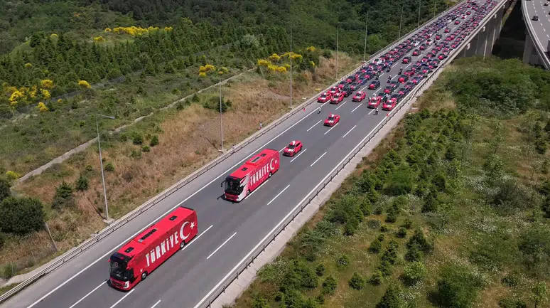 A Milli Takım’ın ABD yolculuğundaki konvoyu dünya basınında geniş yankı uyandırdı