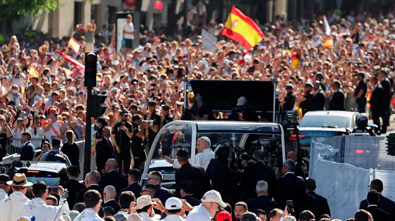 Madrid'de tarihi gün: Papa 14. Leo'nun ayinine 1 milyondan fazla kişi katıldı