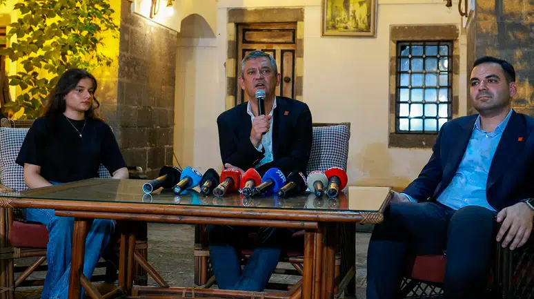Özgür Özel’den Diyarbakır’da yeni parti sinyali: Bir yol bulamazsak yeni bir yol açarız