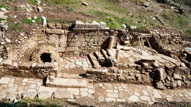 Antik kentin kalbinde tarihi keşif: Aspendos'ta 2 bin yıllık Tiyatro Caddesi gün yüzüne çıkarıldı
