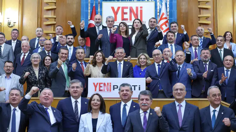 Yeni Parti TBMM Grup Yönetimi belli oldu: Özgür Özel'den vekillere "CHP polemiklerinden uzak durun" talimatı