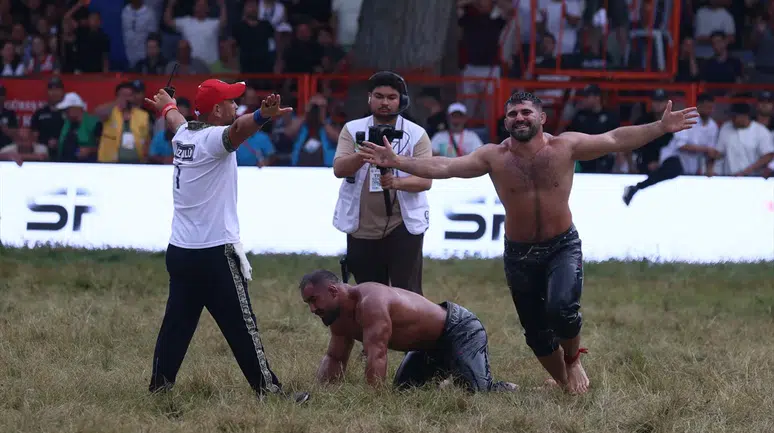 Erkan Taş, 665. Tarihi Kırkpınar Yağlı Güreşleri'nin başpehlivanı oldu