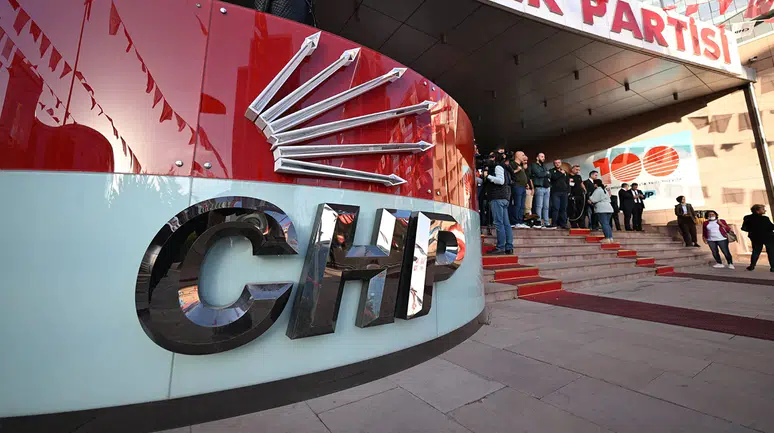 CHP'de yeni MYK kararları: 8 il başkanı görevden alındı