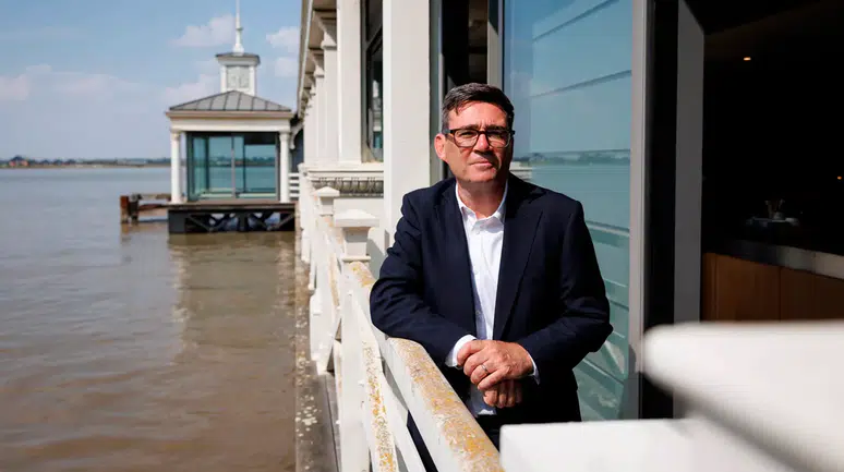 İngiltere siyasetinde tarihi dönüm noktası: Andy Burnham resmen İşçi Partisi lideri ilan edildi