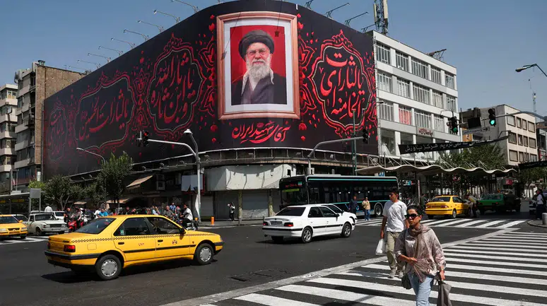 İran'da "düşman" medyaya konuşana hapis cezası getiren yasa tasarısı kabul edildi