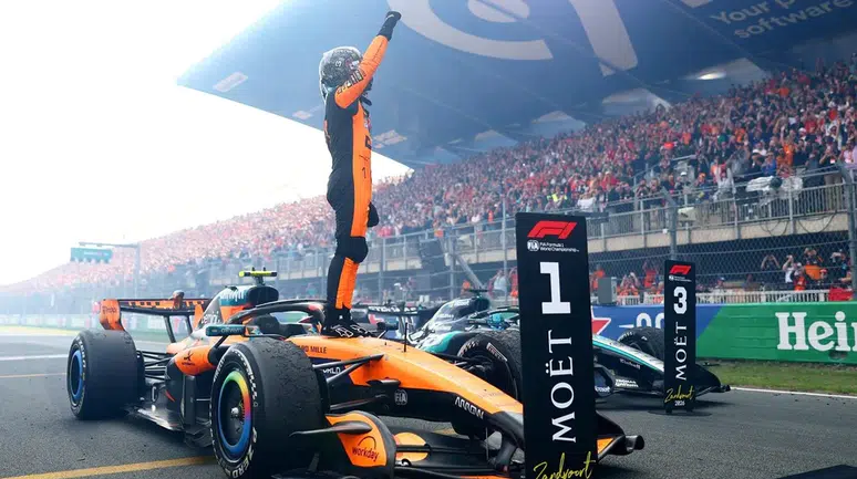 Hollanda Grand Prix'sinde Lando Norris kazandı, Max Verstappen kaza yaparak yarış dışı kaldı