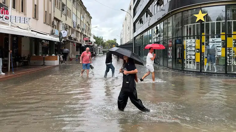 Meteoroloji saat verdi: Kavurucu sıcakların ortasında sağanak ve kuvvetli rüzgar alarmı