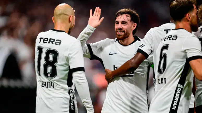Beşiktaş sezona galibiyetle başladı: Eyüpspor karşısında Cerny sahneye çıktı