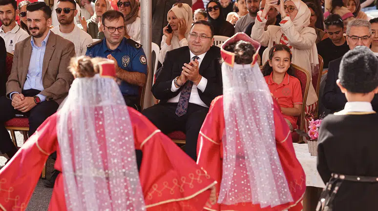 Üsküdar'da okul heyecanı: Minik öğrencilere belediyeden anlamlı destek