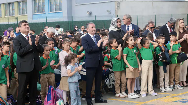 Sultanbeyli'de minik öğrencilerin okul heyecanına belediye desteği
