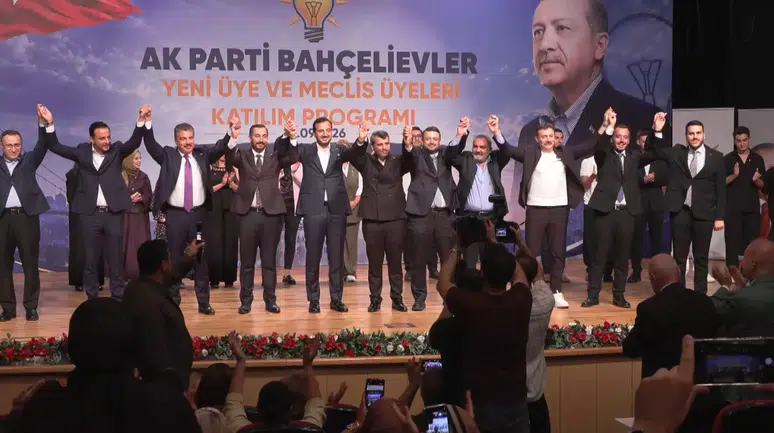 Bahçelievler Belediye Meclisi'nde dengeler değişti: CHP'den 3 isim AK Parti'ye geçti