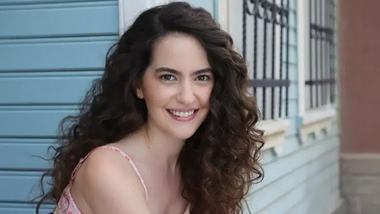 Ezgi Şenler, çocukluk aşkı Ömer Gürgen ile evlendi: Nikah masasında romantik anlar