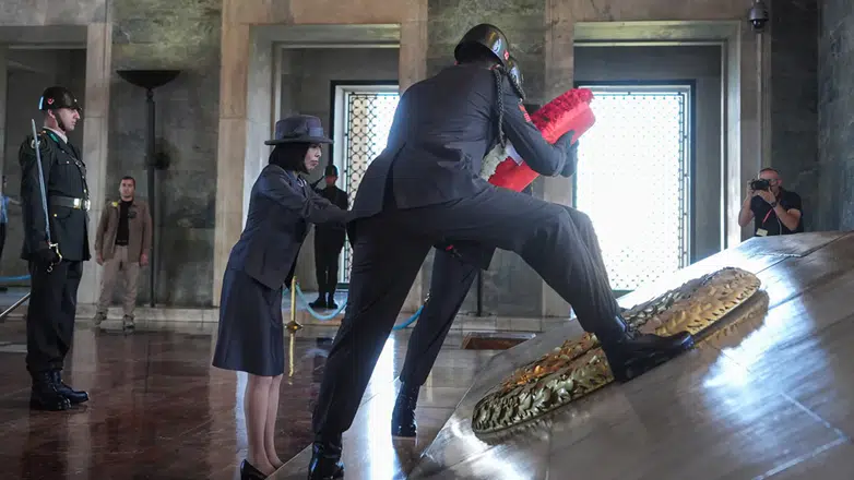 Japonya Prensesi Akiko Mikasa Anıtkabir’i ziyaret etti