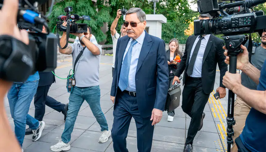 Melih Gökçek'ten adliye girişindeki sakız tartışmasına yanıt: Çiğneme tabletini şeker hastalığım nedeniyle kullandım