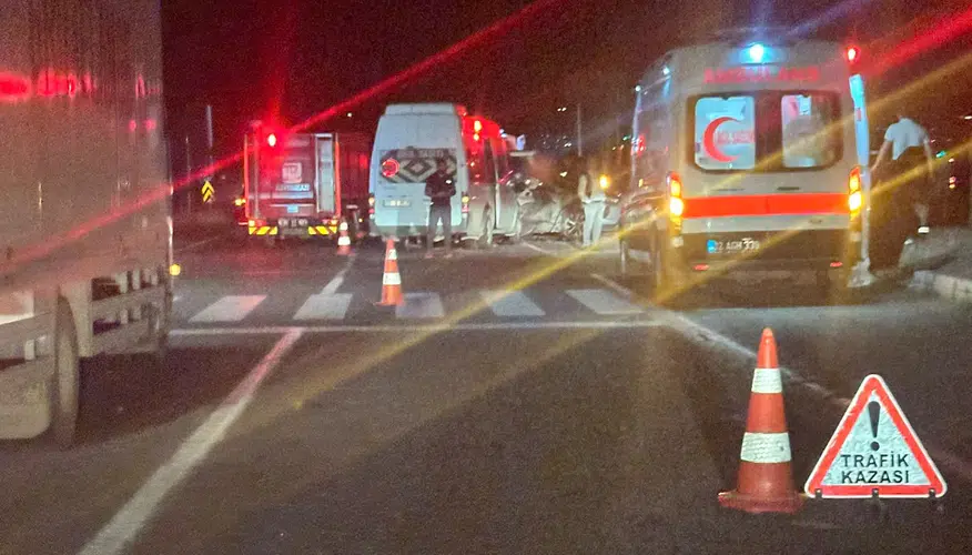 Adıyaman'da tarım işçilerini taşıyan minibüs kaza yaptı: 15 yaralı