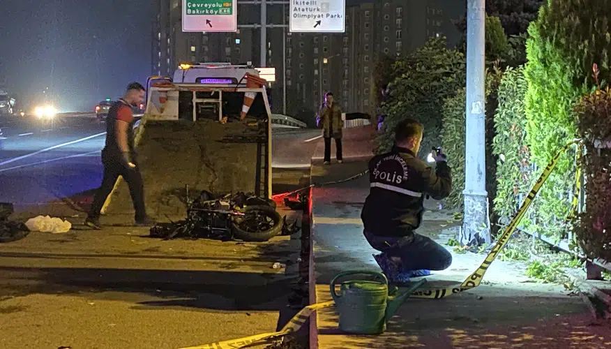 Küçükçekmece'de motosikletli gençten acı haber: Feci kaza güvenlik kamerasında