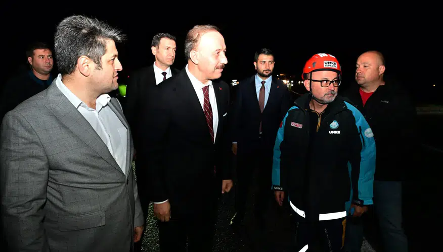 Isparta'da tarım işçilerini taşıyan araç kaza yaptı: 17 yaralı