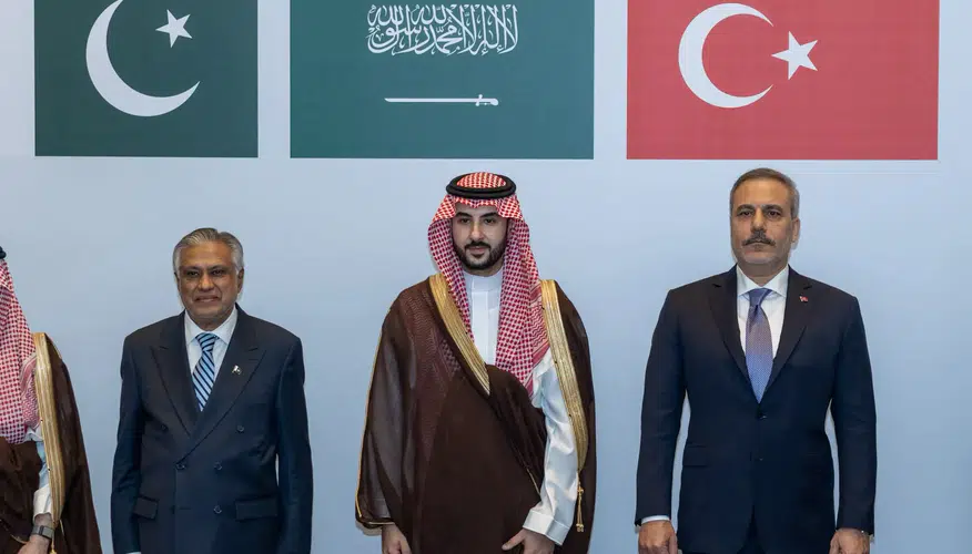 Riyad'da kritik zirve: Türkiye'den savunma ve diplomasi hamlesi