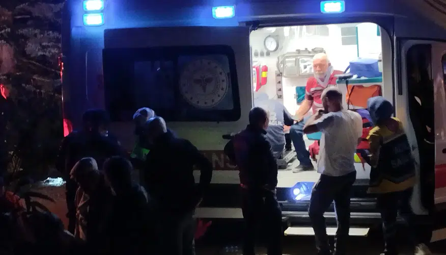Bolu'da yayla yolunda korkunç kaza: 100 metrelik uçuruma yuvarlanan araçtan sağ çıktılar