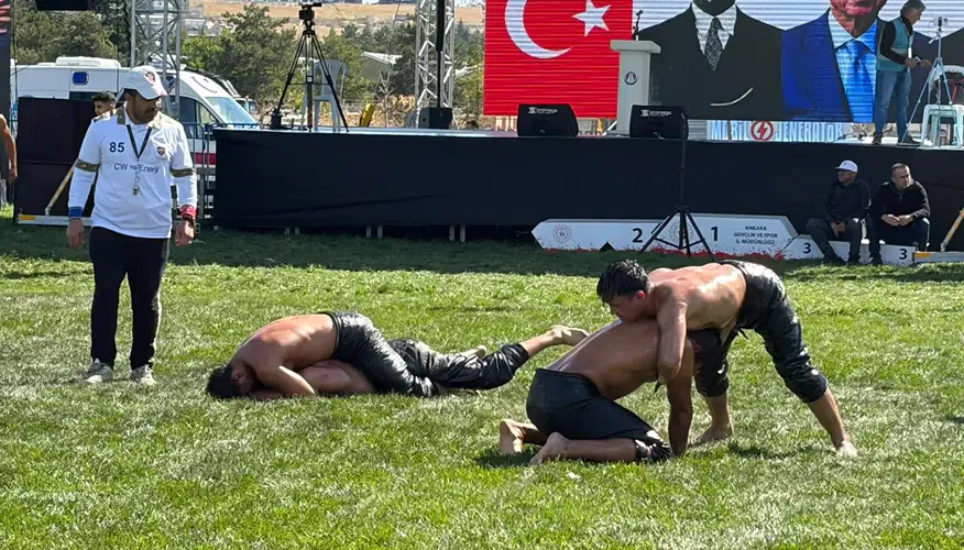 Sincan'da er meydanı kuruldu: 500 pehlivan kıran kırana mücadele etti