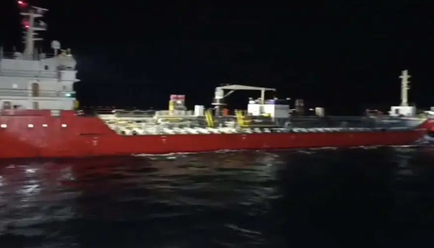 Çanakkale Boğazı'nda tehlike atlatan tanker güvenli bölgeye çekildi