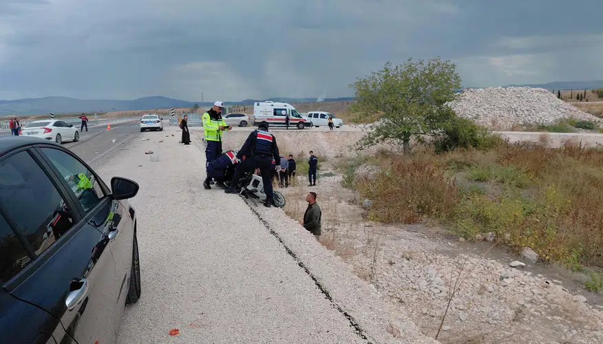 Manisa'da acı kaza: Domates yüklü kamyonun çarptığı bisikletli hayatını kaybetti