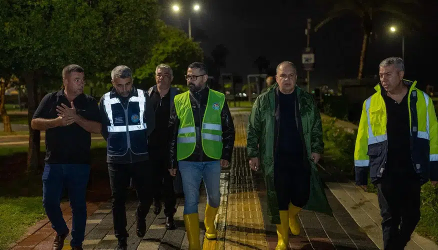 Mersin'de sağanak alarmı: Belediye ekipleri teyakkuza geçti