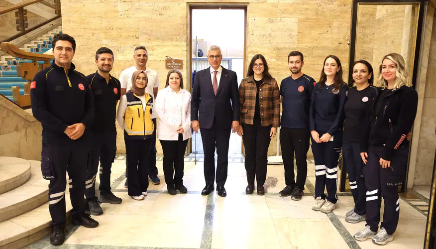 Sağlık Bakanı Memişoğlu'ndan Meclis'teki sağlık ekibine moral ziyareti