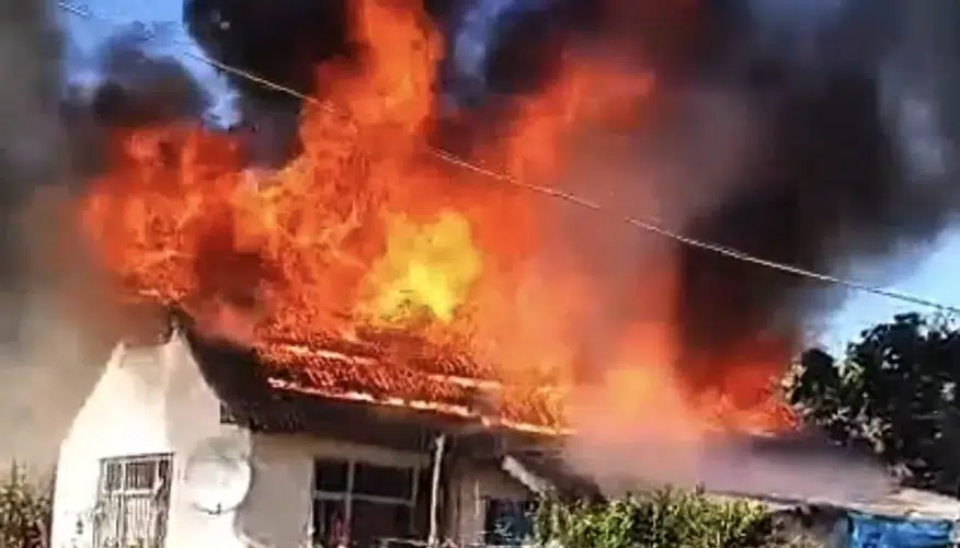 Zonguldak'ta korkutan yangın: Bir ev küle döndü