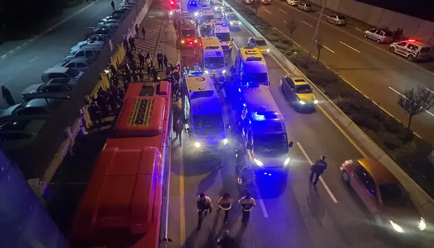 Başkentte toplu taşıma faciası: EGO otobüsü üst geçide girdi
