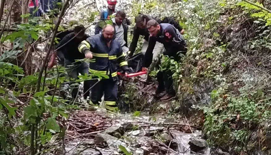 Artvin'de feci kaza: Direksiyon hakimiyetini kaybeden sürücü uçuruma uçtu