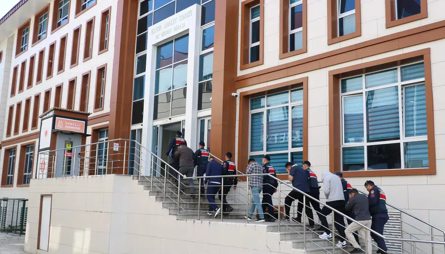 Dijital ağ üzerinden vurgun yapan şebekeye jandarma darbesi