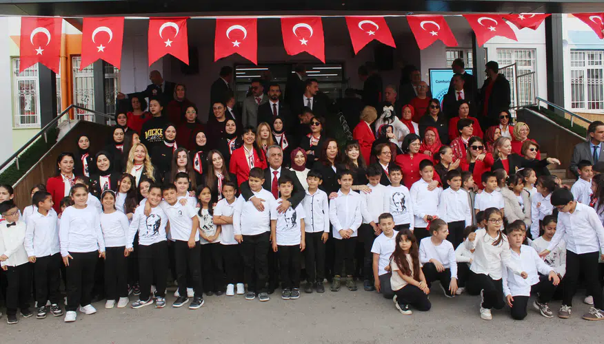 Aksaray'da öğretmen adaylarından Cumhuriyet coşkusu: İlk kez kürsüde kutladılar