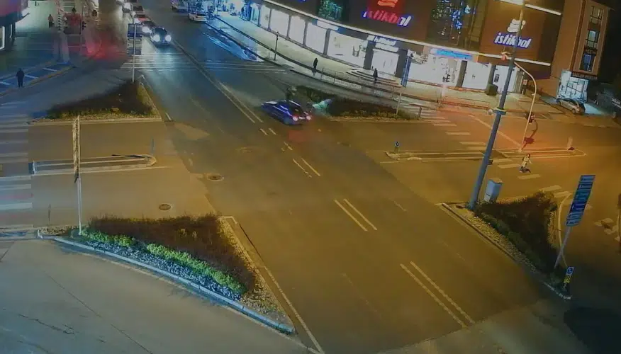 Düzce'de dehşet anları: Çarpışmanın şiddetiyle otomobilin içine uçtu