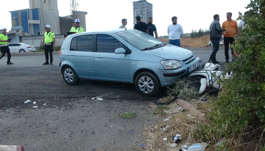 Kilis'te trafik dehşeti: İki aracın çarpıştığı kazada ağır yaralı var