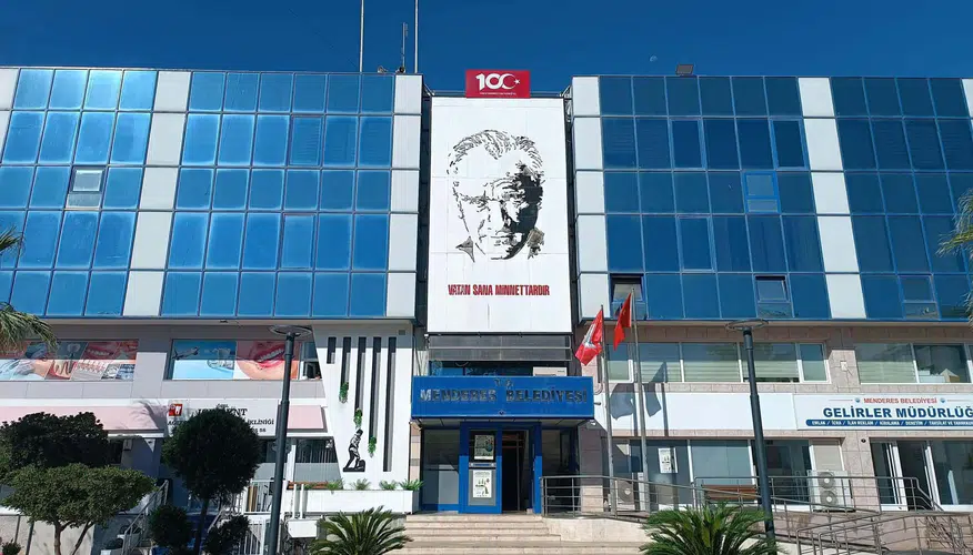Menderes Belediyesi'nde rüşvet operasyonunda yeni perde: 7 kişi cezaevine gönderildi