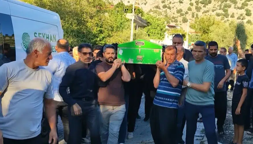 Kozan'daki feci kazada yaşamını yitiren genç sürücü son yolculuğuna uğurlandı