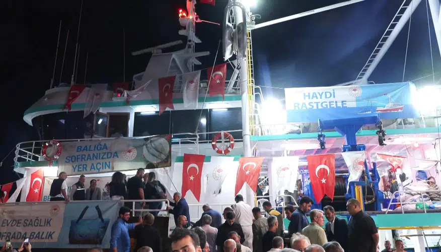 İstanbul'da denizlerde yeni dönem: Balıkçılar bereketli bir sezon için ağlarını attı
