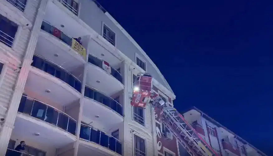 Iğdır'da apartman yangını: İtfaiye ekipleri mahsur kalanları kurtardı