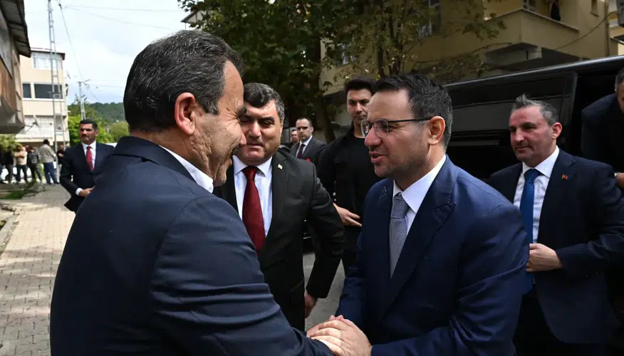 Bakan Gürlek'ten Sultanbeyli'de vefalı ziyaret