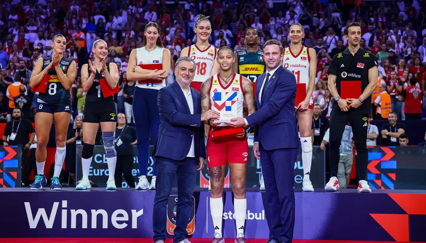 Avrupa'nın zirvesinde Vargas rüzgarı: MVP ödülü sahibini buldu