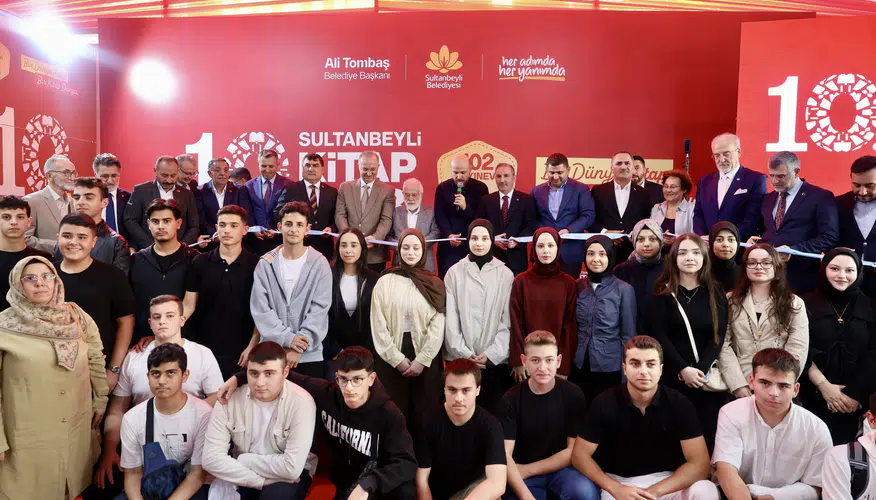 Bilal Erdoğan'dan gençlere çağrı: Kitap okuyan nesil geleceği inşa eder