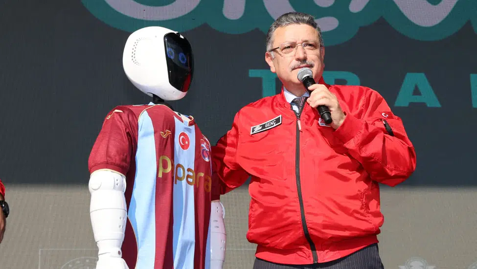 Trabzon'da bilim rüzgarı: Yapay zekalı robotla görkemli açılış