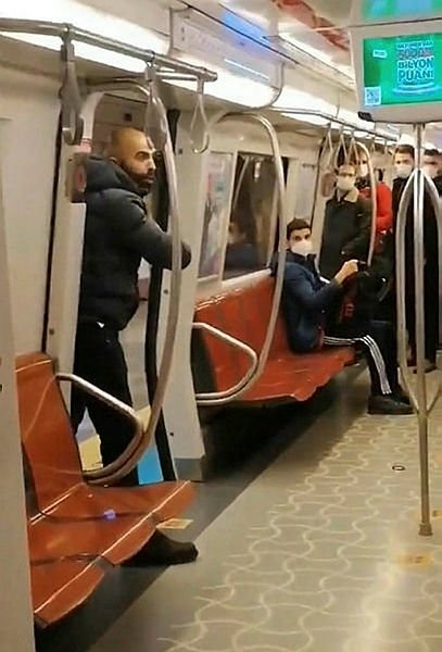 0x0-son-dakika-bicakla-dehset-sacmisti-metro-saldirgani-hakkinda-ibretlik-karar-iste-cezanin-carpici-gerekcesi-1667878486065.jpg