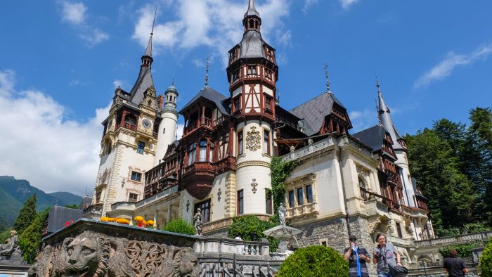 Peles-Castle-Romania.jpg